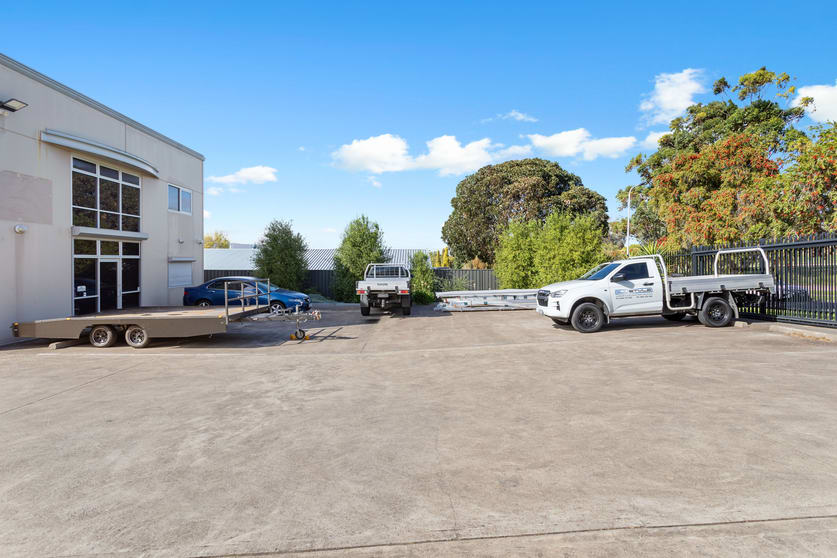 Click to view all images 22 Famechon Crescent Modbury North SA 5092 - Image 3