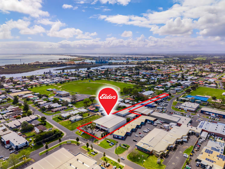 Click to view all images 37 Albert Road East Bunbury WA 6230 - Image 1
