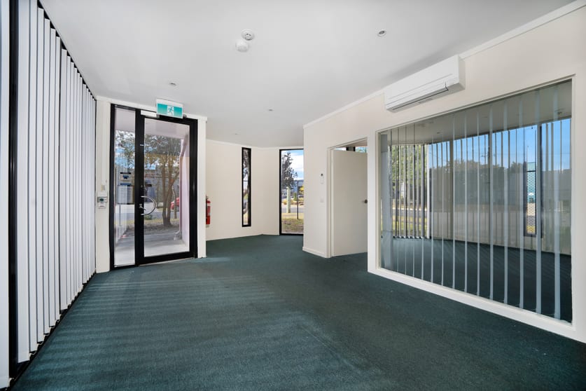 Click to view all images 20 Sir Laurence Drive Seaford VIC 3198 - Image 3