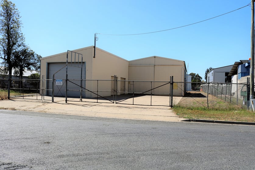Click to view all images 2 Queen Street Oakey QLD 4401 - Image 1