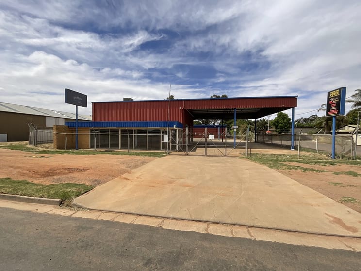 Click to view all images 74 Willandra Avenue Griffith NSW 2680 - Image 1
