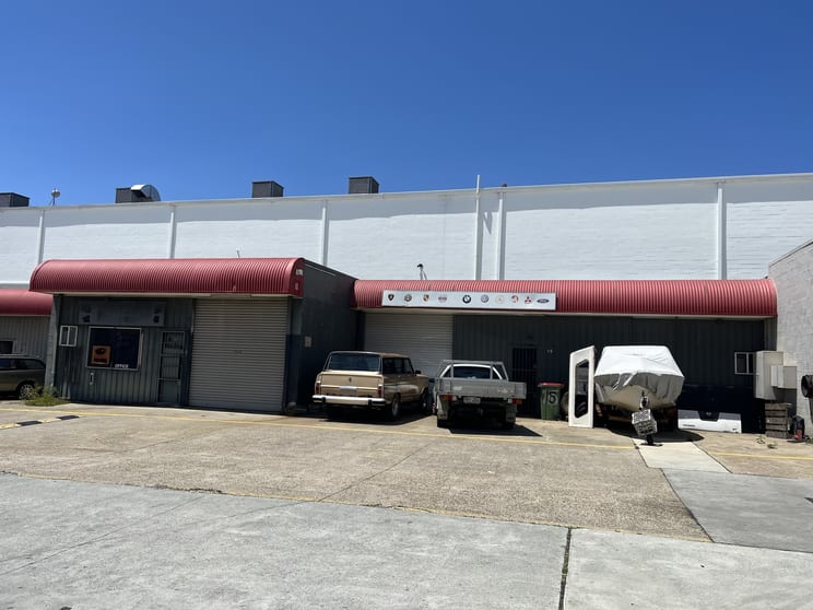 Click to view all images 15 & 16/215 Brisbane Road Biggera Waters QLD 4216 - Image 1
