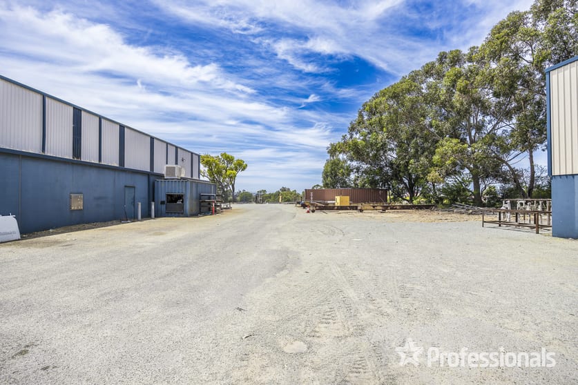 Click to view all images 15 Timberyard Way Bibra Lake WA 6163 - Image 3