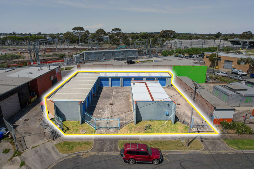Click to view all images 18 Patrick Court Seaford VIC 3198 - Image 1