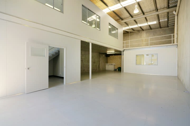 Click to view all images 5/12 Hammond Road Cockburn Central WA 6164 - Image 2
