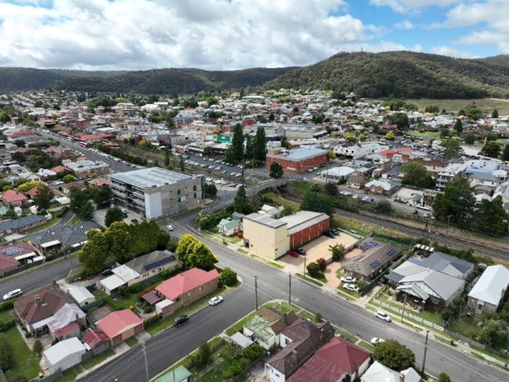 Click to view all images 3-5 Young Street Lithgow NSW 2790 - Image 1