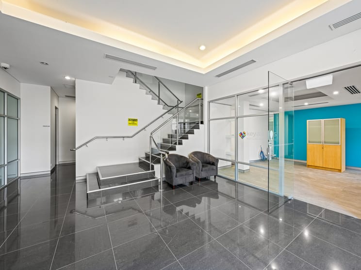 Click to view all images 2/2740 Logan Road Eight Mile Plains QLD 4113 - Image 3