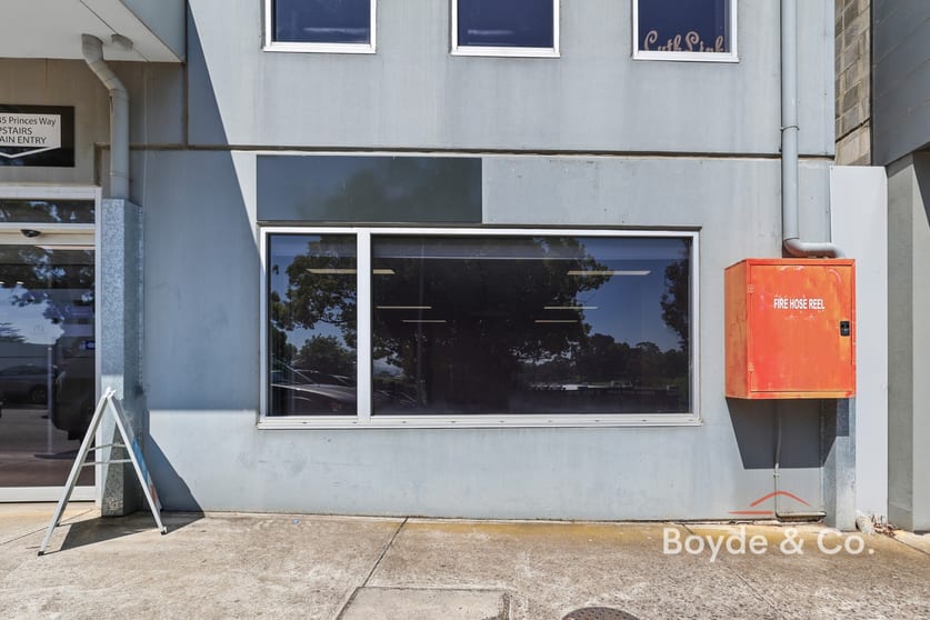Click to view all images 9 Commercial Place Drouin VIC 3818 - Image 3