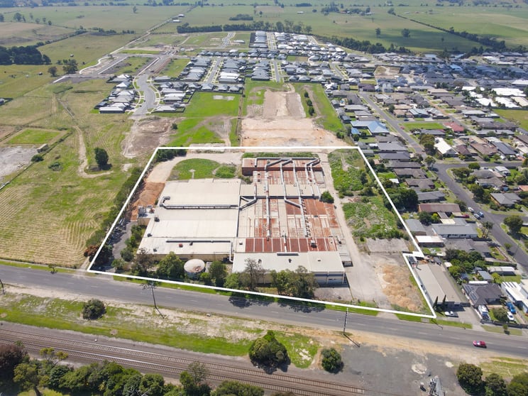 Click to view all images 98 Waterloo Road Moe VIC 3825 - Image 2