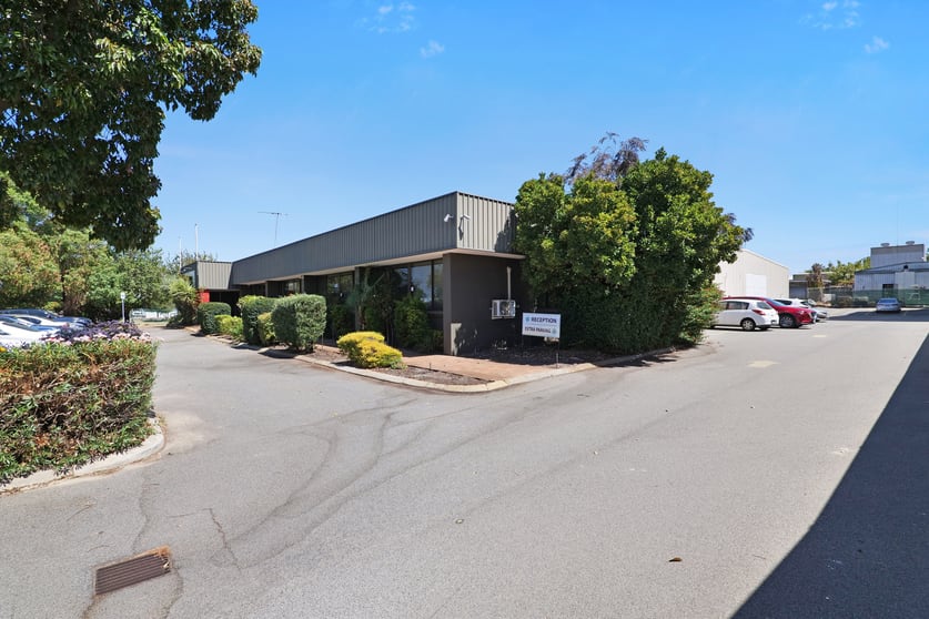 Click to view all images 15 Vulcan Road Canning Vale WA 6155 - Image 1
