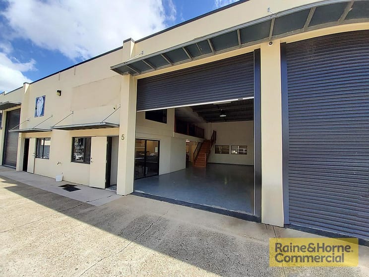 Click to view all images 5/1147 South Pine Road Arana Hills QLD 4054 - Image 1