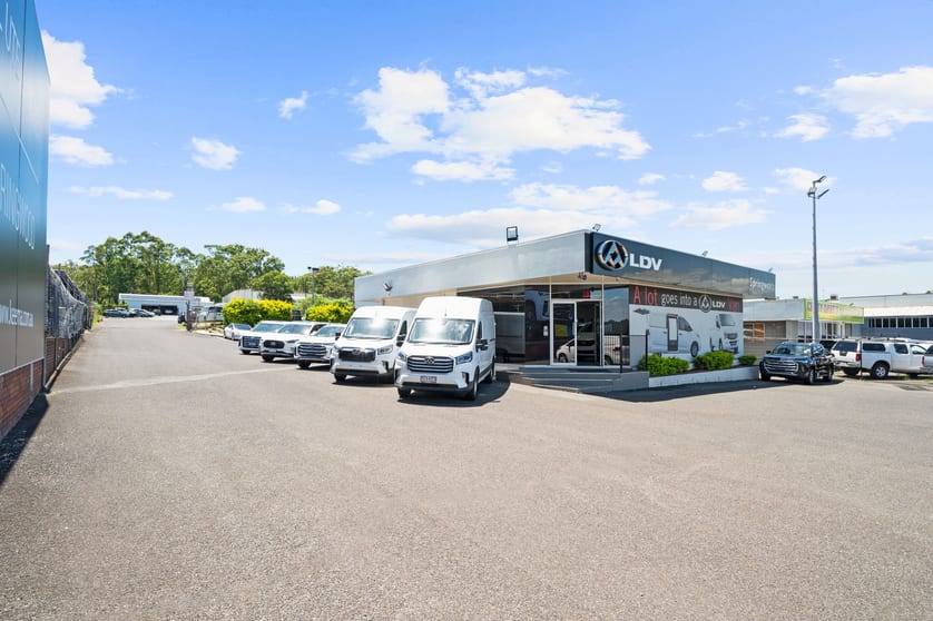Click to view all images 3362 Pacific Highway Springwood QLD 4127 - Image 1
