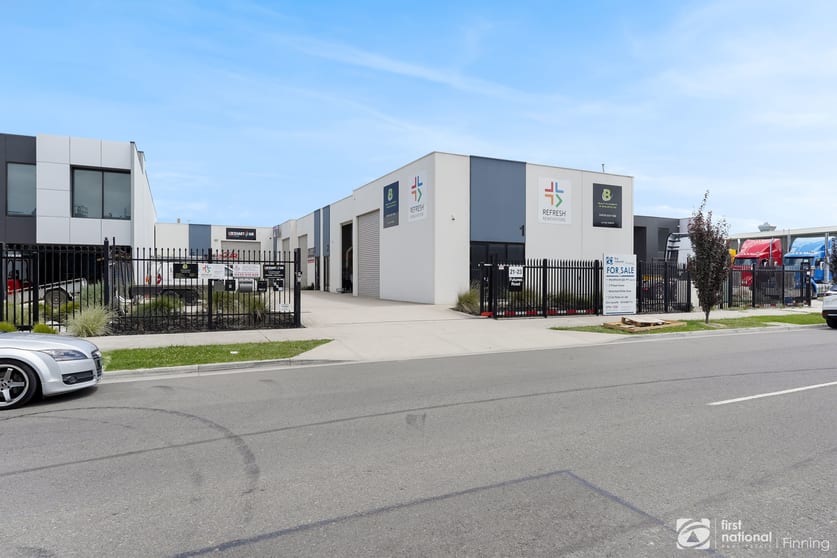 Click to view all images 5/21-23 Futures Road Cranbourne West VIC 3977 - Image 3