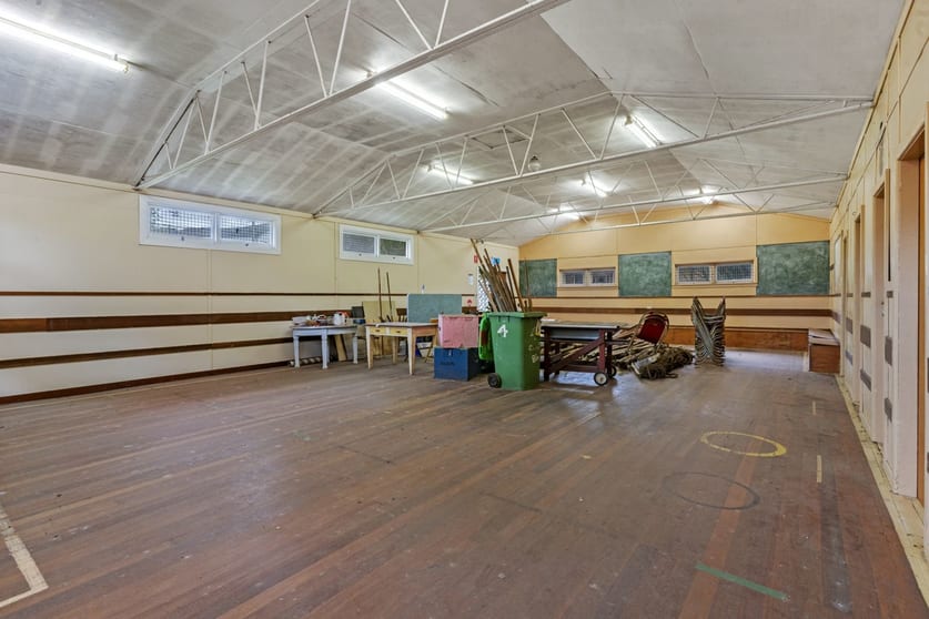 Click to view all images 4 East Crescent Hurstville Grove NSW 2220 - Image 2