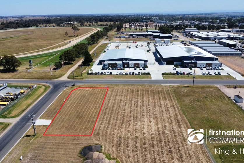 Click to view all images 96 Holloway Street Bairnsdale VIC 3875 - Image 2