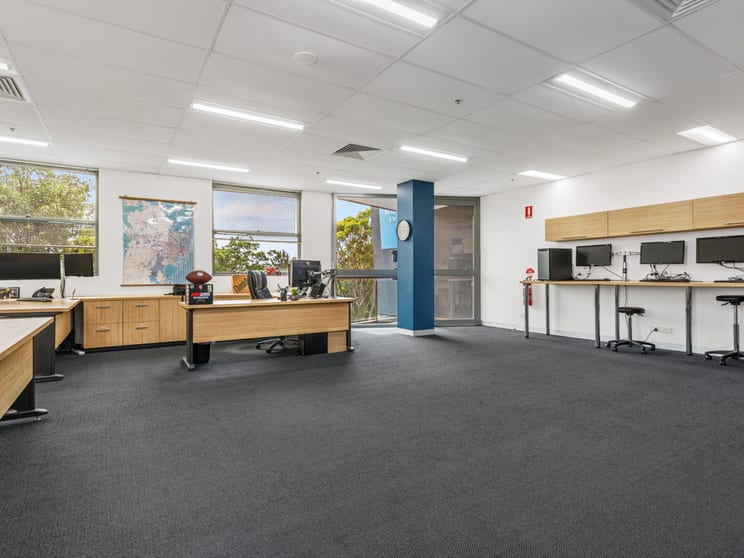 Click to view all images Unit 301/354 Eastern Valley Way Chatswood NSW 2067 - Image 2