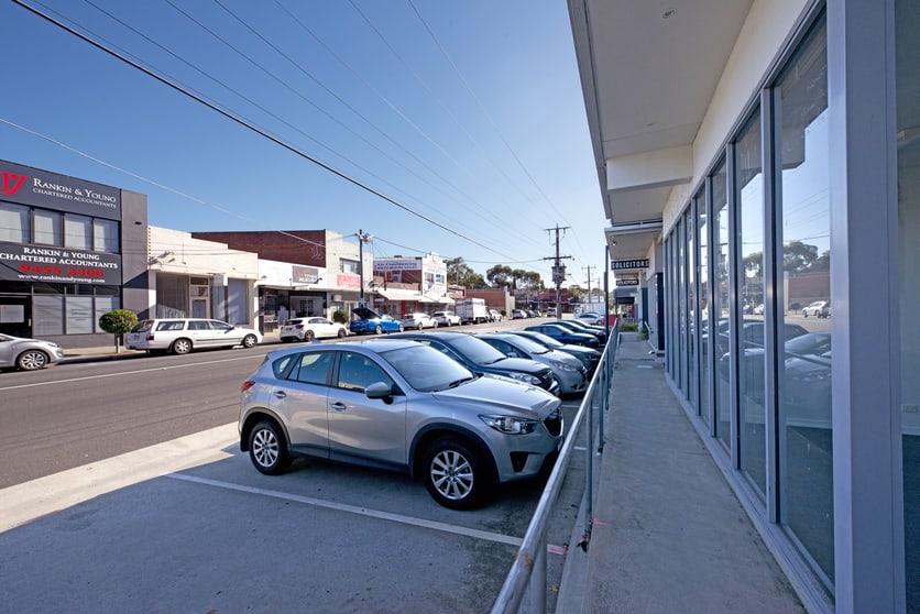 Click to view all images 30 Beetham Parade Rosanna VIC 3084 - Image 2