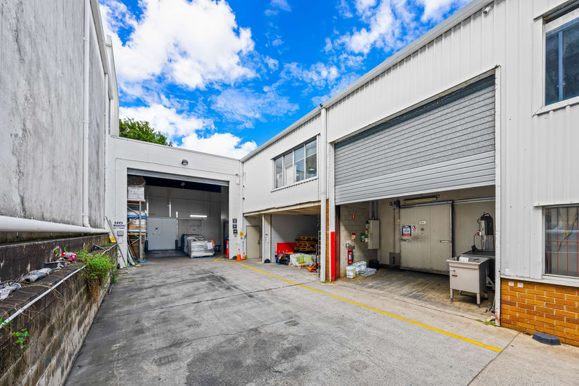 Click to view all images 1&2/40 Container Street Tingalpa QLD 4173 - Image 1
