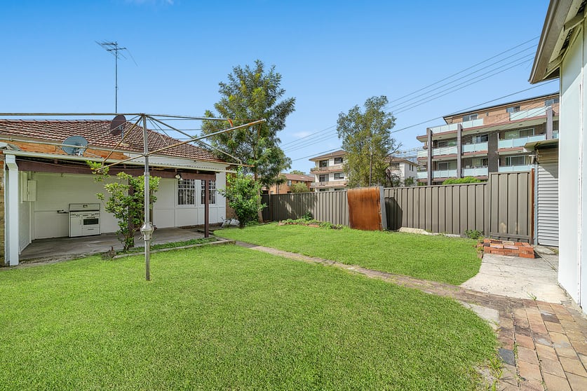 Click to view all images 31 Garfield Street Carlton NSW 2218 - Image 2