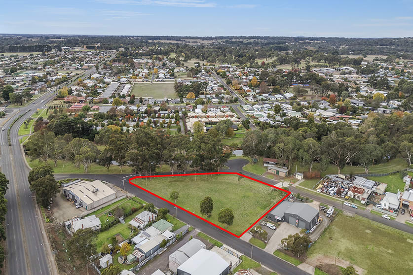 Click to view all images Holden Street Hamilton VIC 3300 - Image 2