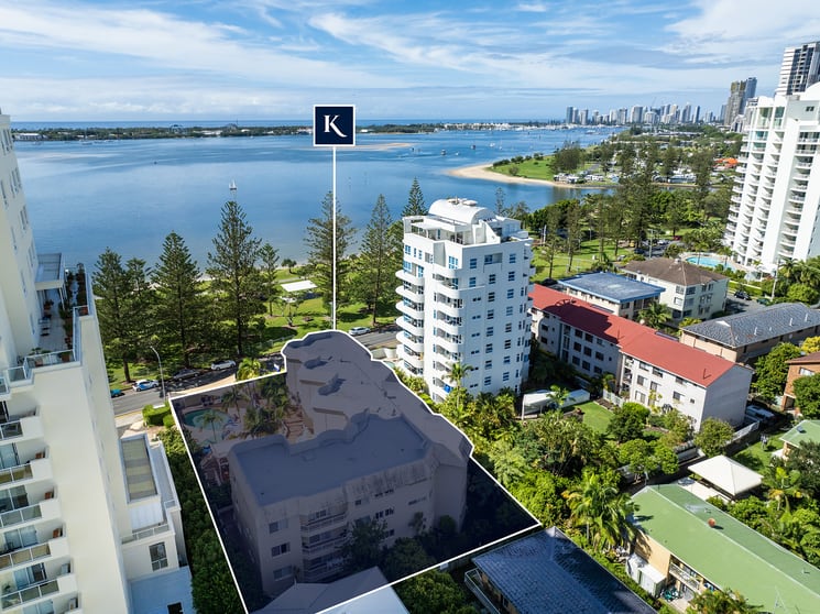 Click to view all images 210 Marine Parade Labrador QLD 4215 - Image 3