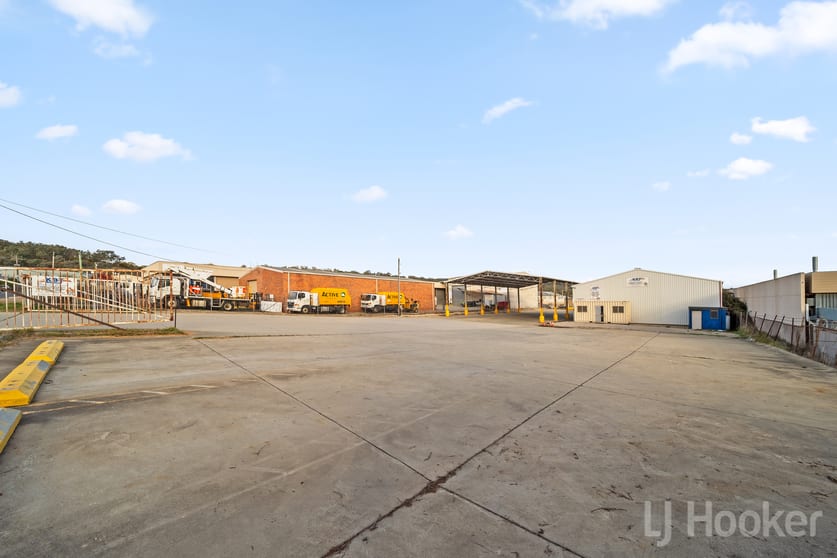 Click to view all images 22 Silva Avenue Queanbeyan East NSW 2620 - Image 2