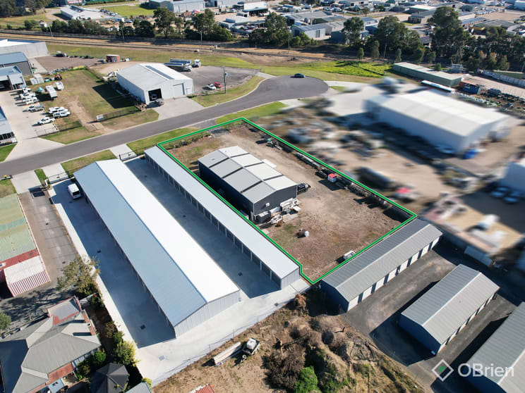 Click to view all images 16 Railway Court Bairnsdale VIC 3875 - Image 3