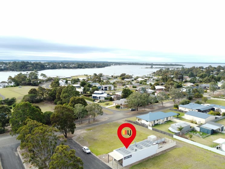Click to view all images 10-12 Centre Way Newlands Arm VIC 3875 - Image 2