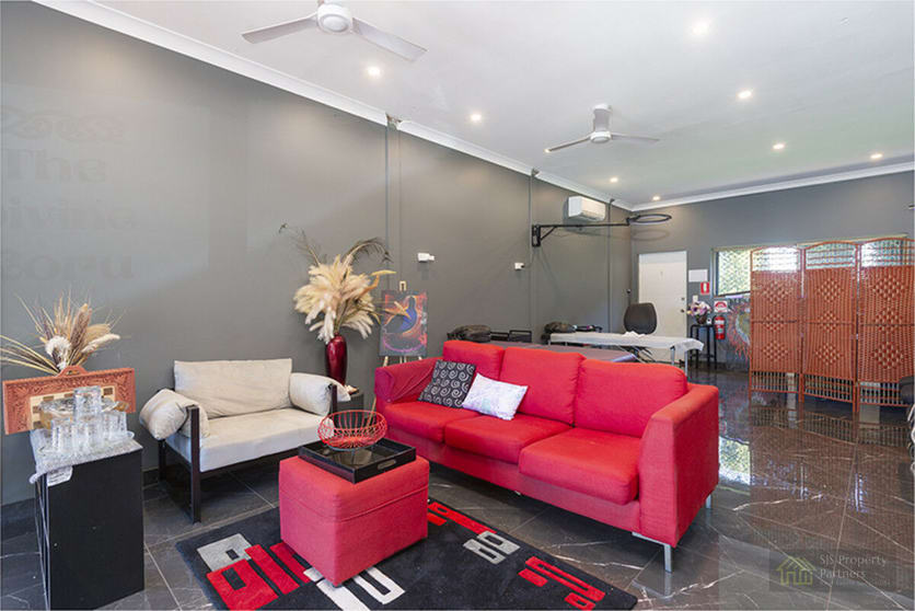Click to view all images Shop 9/9-13 Main Western Road Tamborine Mountain QLD 4272 - Image 3