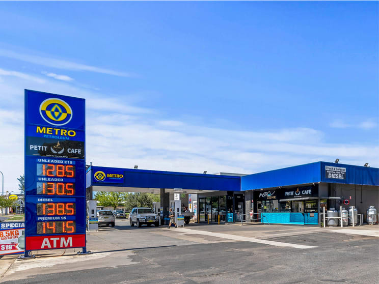 Click to view all images 68-72 Bathurst Road Orange NSW 2800 - Image 1