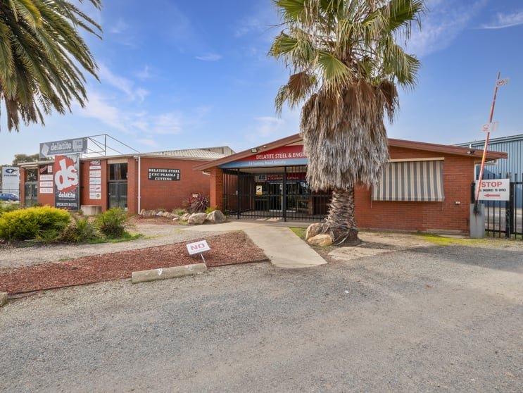 Click to view all images 74 Sydney Road Benalla VIC 3672 - Image 3