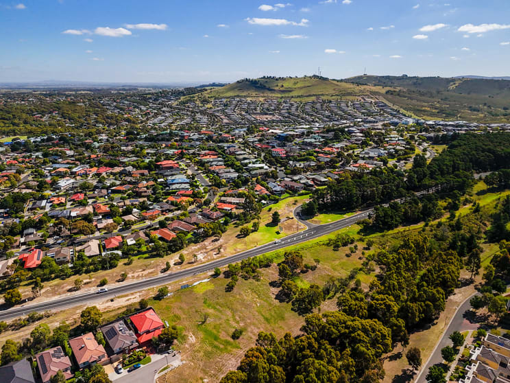 Click to view all images 41 Wallaby Walk Sunbury VIC 3429 - Image 3