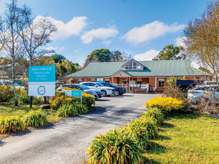 Click to view all images 72 East Street Woodend VIC 3442 - Image 1