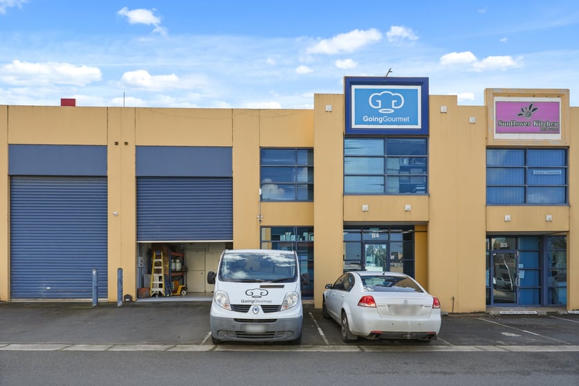 Click to view all images B4/2A Westall Road Springvale VIC 3171 - Image 3