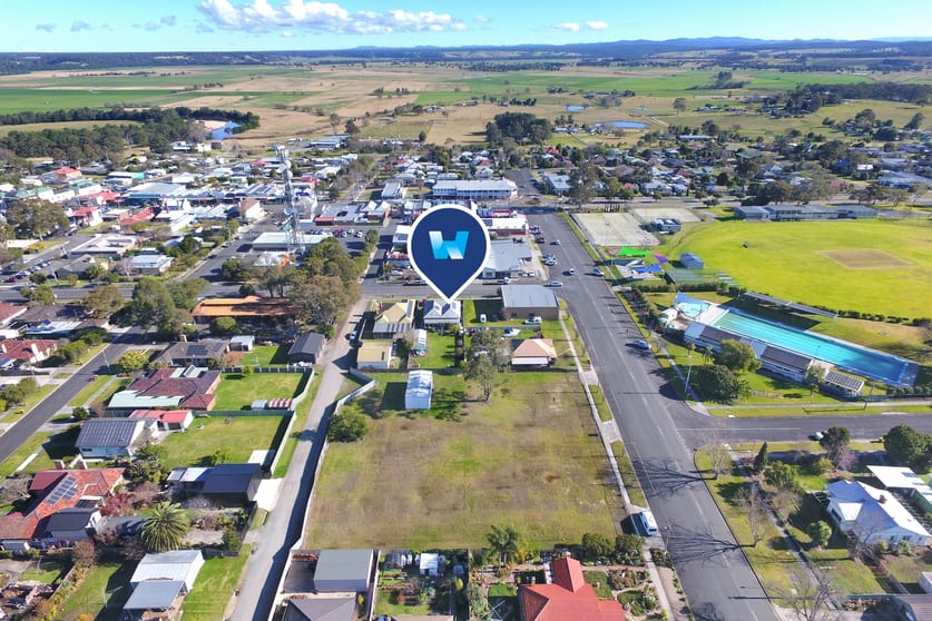 Click to view all images 60 Browning Street Orbost VIC 3888 - Image 2
