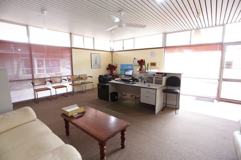 Click to view all images 2/10 William Street Esperance WA 6450 - Image 3