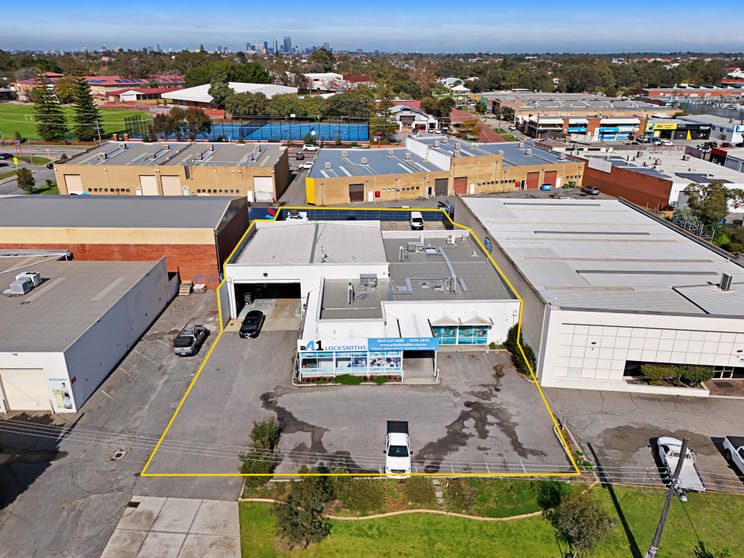 Click to view all images 4 Marchant Way Morley WA 6062 - Image 3