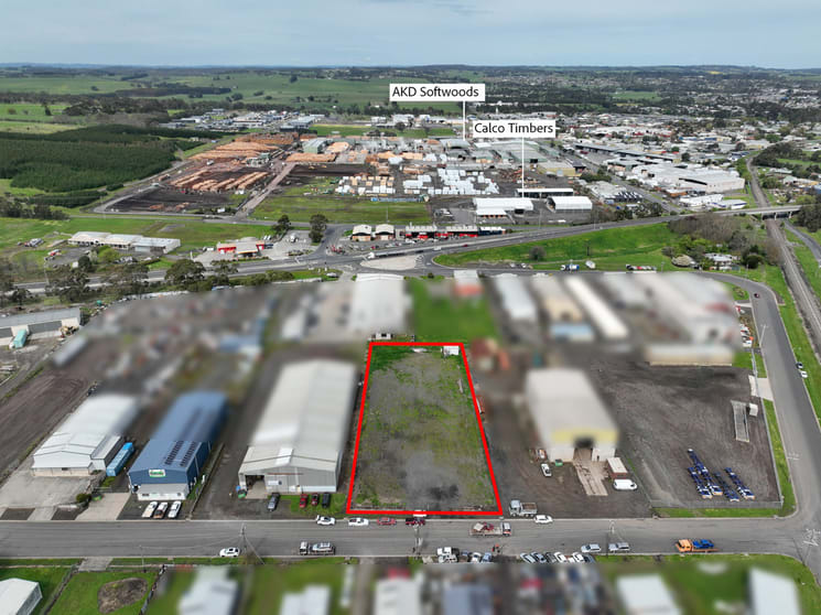 Click to view all images 8-10 Saunders Street Colac East VIC 3250 - Image 3