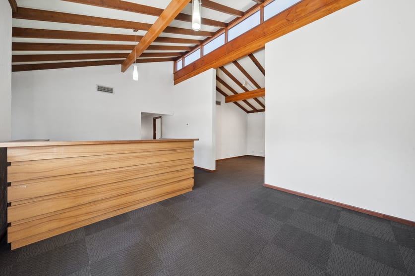 Click to view all images 2 Gracechurch Crescent Leeming WA 6149 - Image 3
