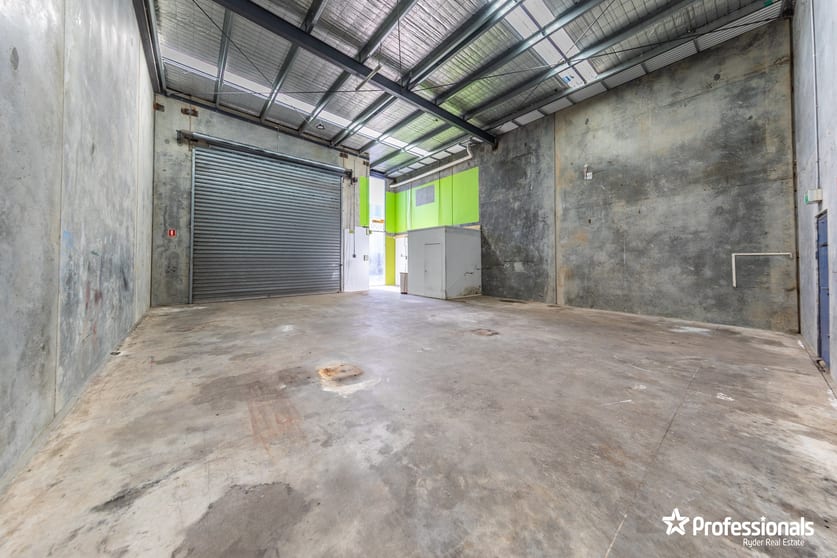 Click to view all images 10/27-29 Fuller Road Ravenhall VIC 3023 - Image 2