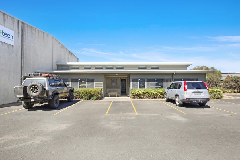 Click to view all images 11 Old Dairy Close Moss Vale NSW 2577 - Image 2