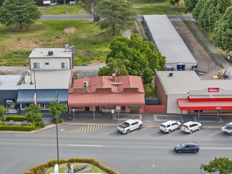 Click to view all images 228-230 Sheridan Street Gundagai NSW 2722 - Image 2