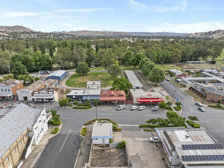 Click to view all images 228-230 Sheridan Street Gundagai NSW 2722 - Image 3