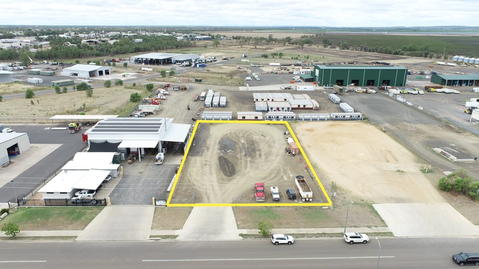 Click to view all images 11 Wills Road Emerald QLD 4720 - Image 2