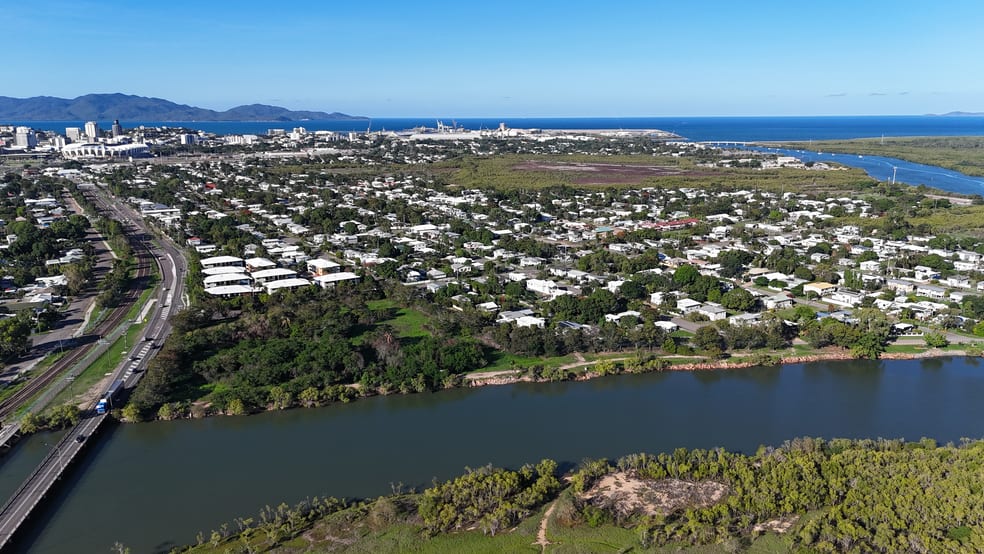 Click to view all images 111 Railway Avenue Railway Estate QLD 4810 - Image 2