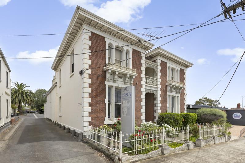 Click to view all images Whole of Property/256 Latrobe Tce Newtown VIC 3220 - Image 2