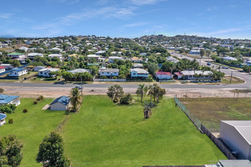 Click to view all images 33 Dalrymple Street Bowen QLD 4805 - Image 3