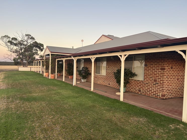 Click to view all images 16111 Goldfields Road Merredin WA 6415 - Image 2