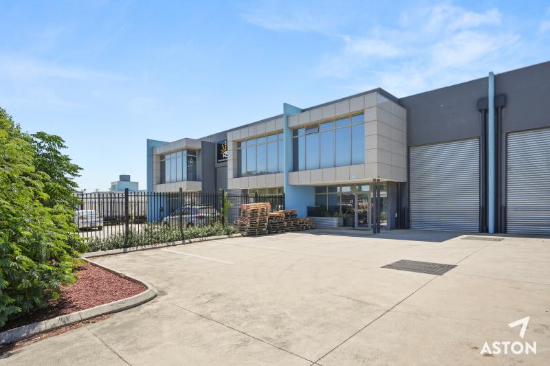 Click to view all images 2/32 Burgess Street Brooklyn VIC 3012 - Image 3