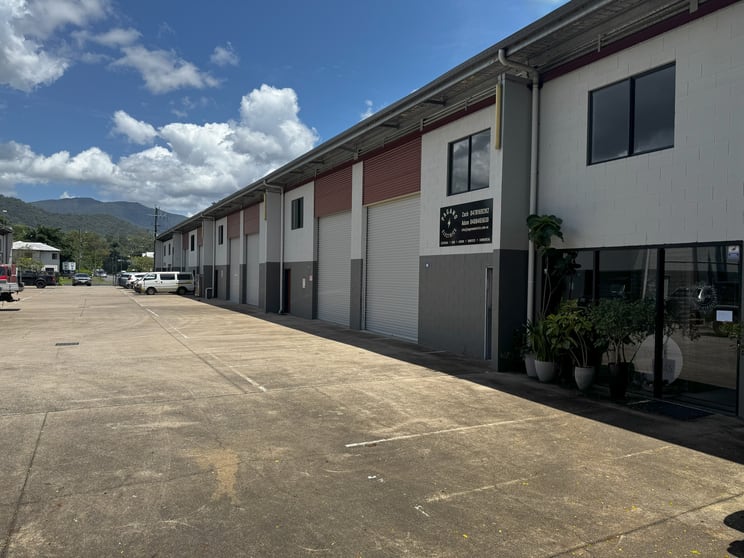 Click to view all images 9/38-42 Pease Street Manoora QLD 4870 - Image 3